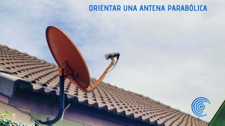 Antena parabólica colocada en un tejado