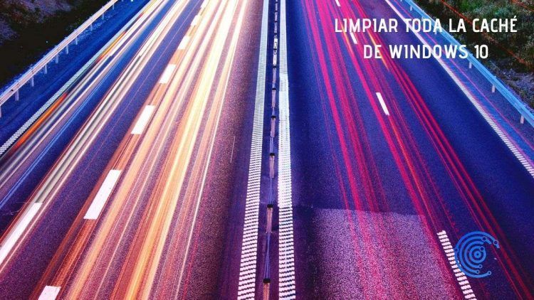 Imagen de una autovía con la luces de los coches corriendo rápidos
