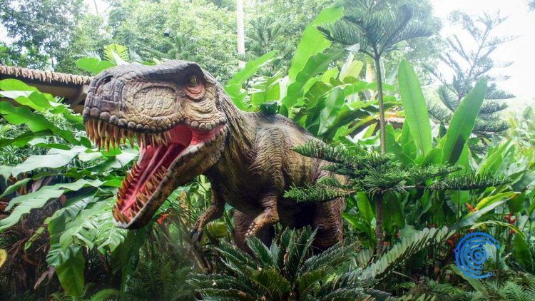 Tiranosauro Rex saliendo de la maleza