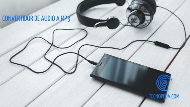 Auriculares conectados por cable a un móvil