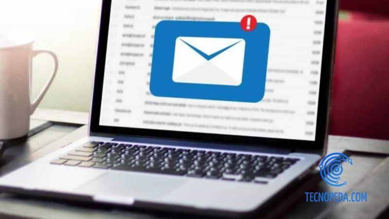 Portátil con webmail abierto