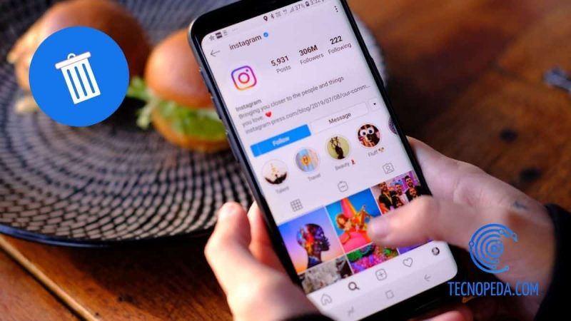 Mujer utilizando Instagram en el Movil