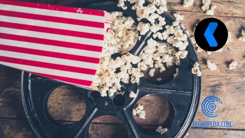 palomitas sobre un rollo de película de cine