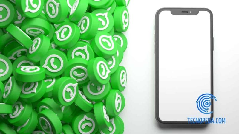 Móvil y símbolos de whatsapp