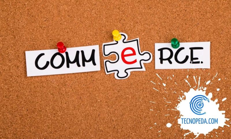 palabra ecommerce formada con recortes de periódico