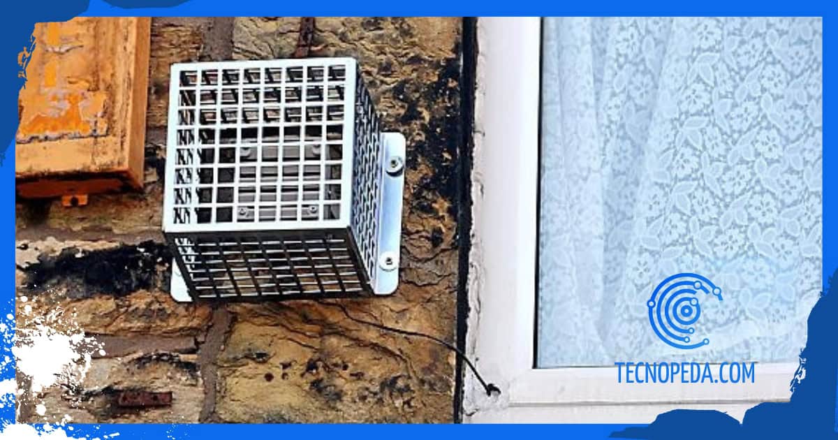 Mosquitono instalado en una casa